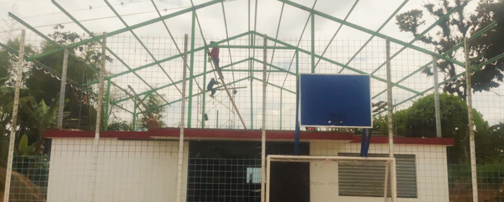 CONSTRUCCION DE LA CUBIERTA PARA LA CASA COMUNAL EN CIANO NUEVO