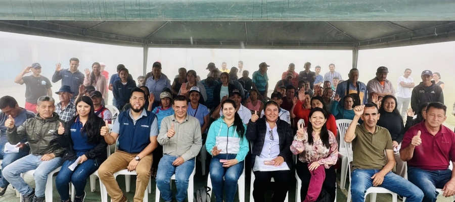 ENTREGA DE PAQUETES TECNOLOGICOS A PRODUCTORES DE LA PARROQUIA CIANO